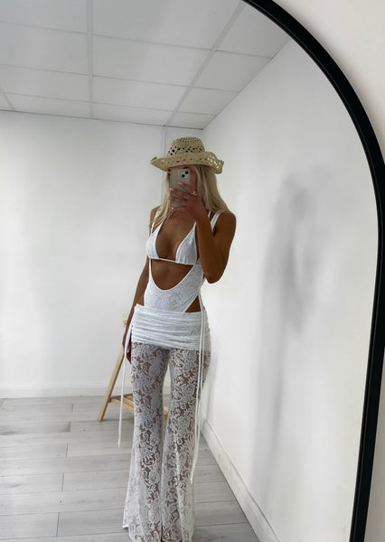 FIORA LACE THREE PIECE SET