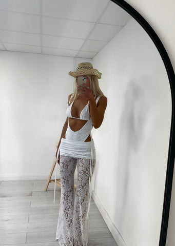 FIORA LACE THREE PIECE SET